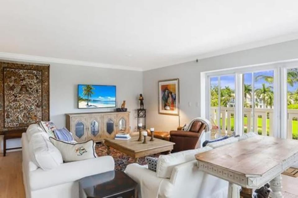 Two Bedroom Bayfront Condo with Water Views Apartment in Naples