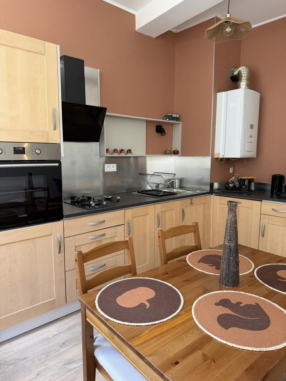Dining area, oven, stove, toaster