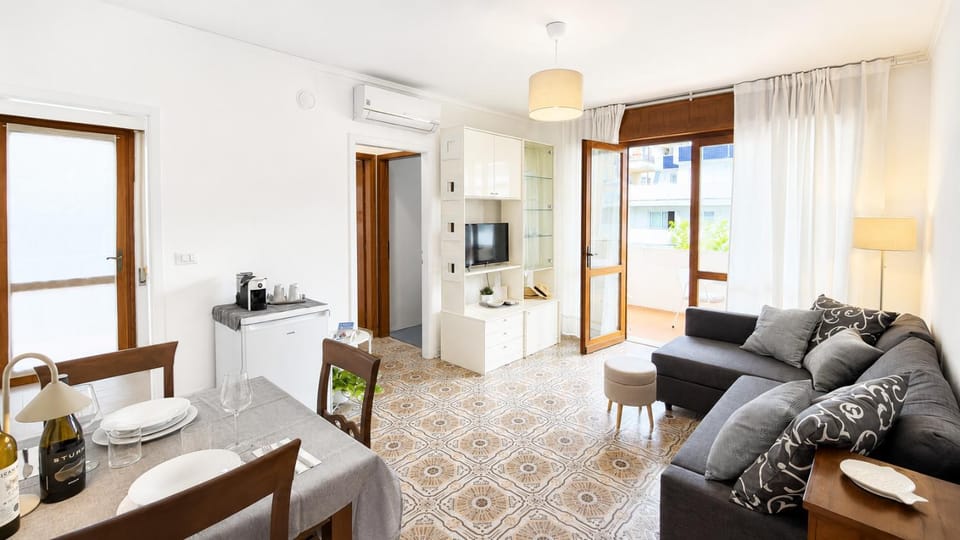 TV and multimedia, Living room, Dining area, air conditioner