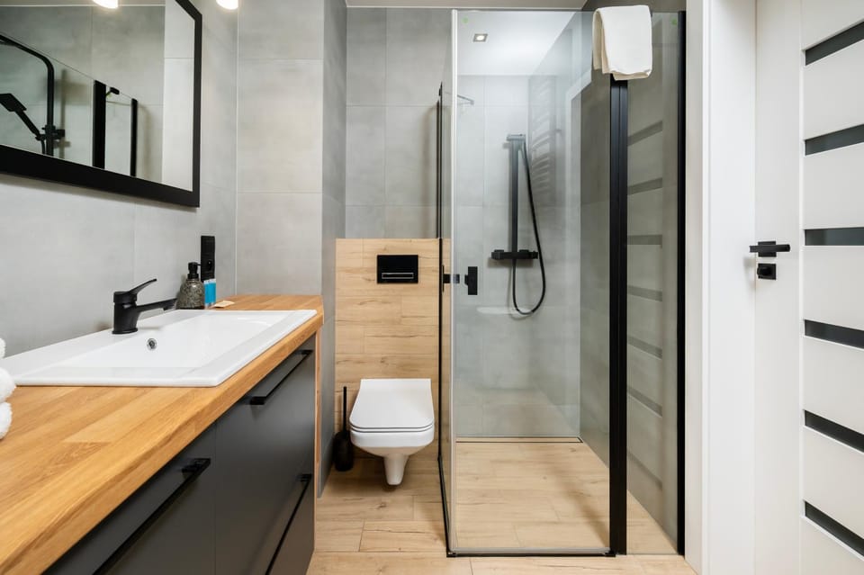 Shower, Toilet, Bathroom, towels