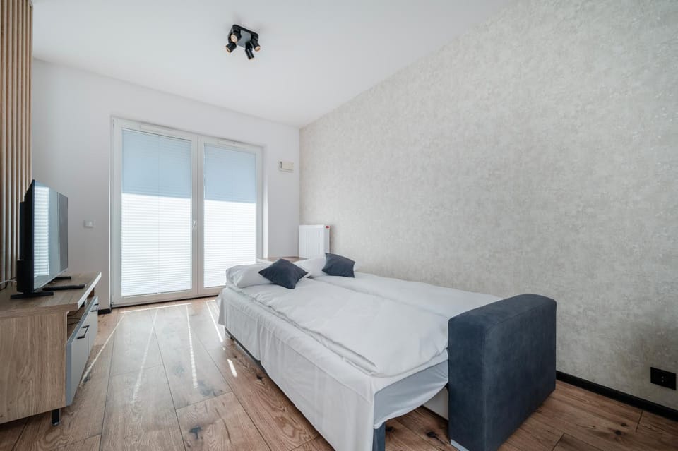 Communal lounge/ TV room, Bed, TV and multimedia, Photo of the whole room, Evening entertainment, Bedroom