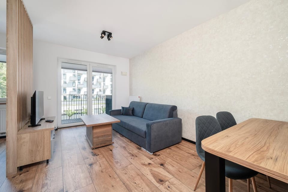 Communal lounge/ TV room, TV and multimedia, Living room, Seating area, Dining area, Evening entertainment