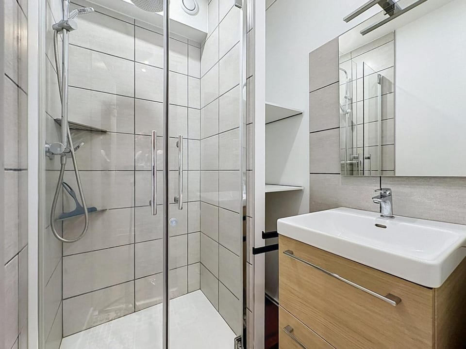 Shower, Bathroom, towels
