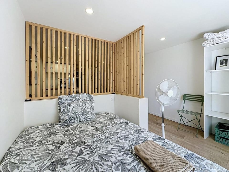 Bed, Photo of the whole room, Bedroom
