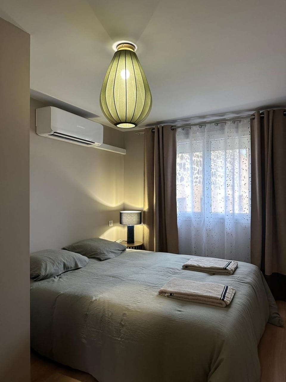 Bed, Photo of the whole room, Bedroom, towels, air conditioner