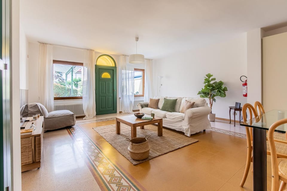 Verdemare, a Viareggio parcheggio privato e splendido giardino House in Viareggio