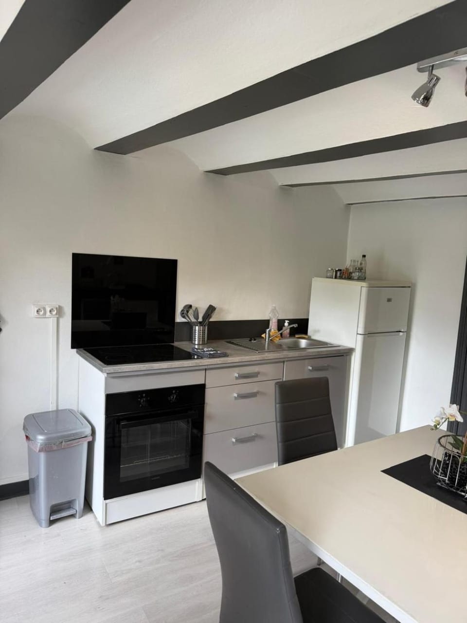 Kitchen or kitchenette, oven, stove