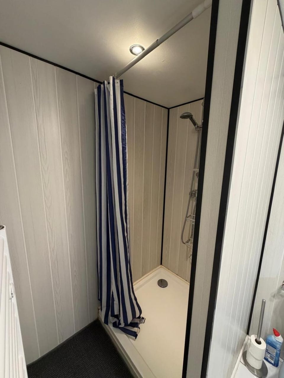 Shower, Bathroom, towels