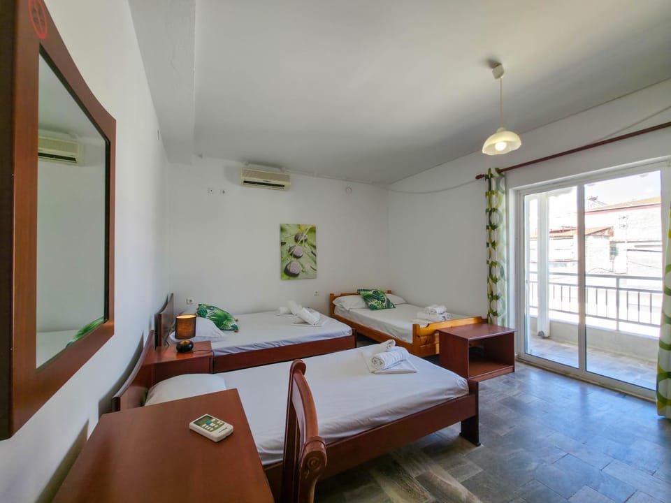 Bed, Bedroom, wardrobe, air conditioner