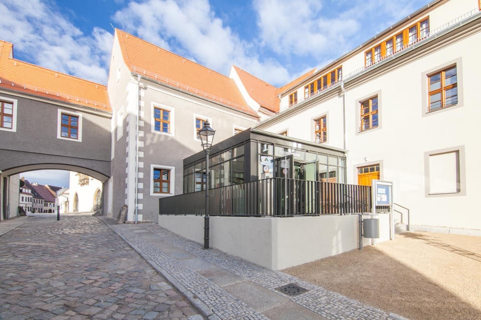 Property building, Location