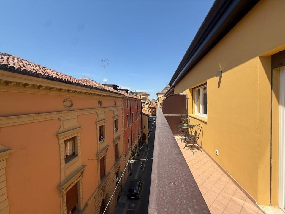 Sauro House, Grande Terrazza in Centro Storico Apartment in Bologna