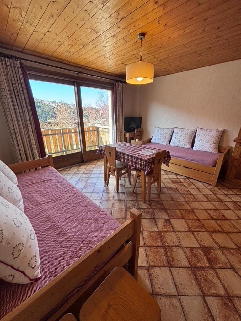 Studio Crêt du Midi, Chez Francine Apartment in Notre-Dame-de-Bellecombe