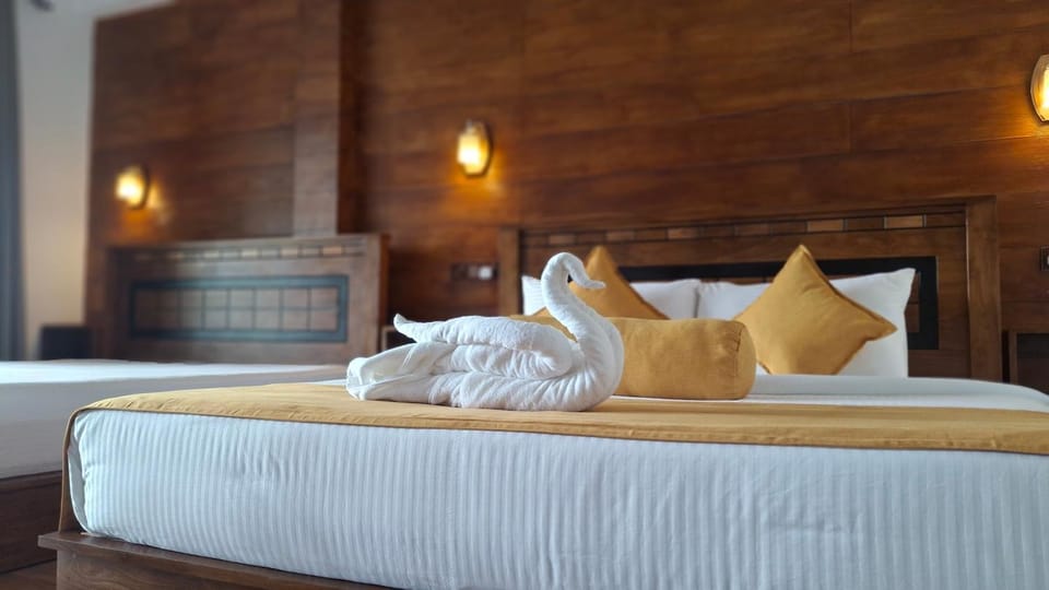 Bed, Bedroom, towels