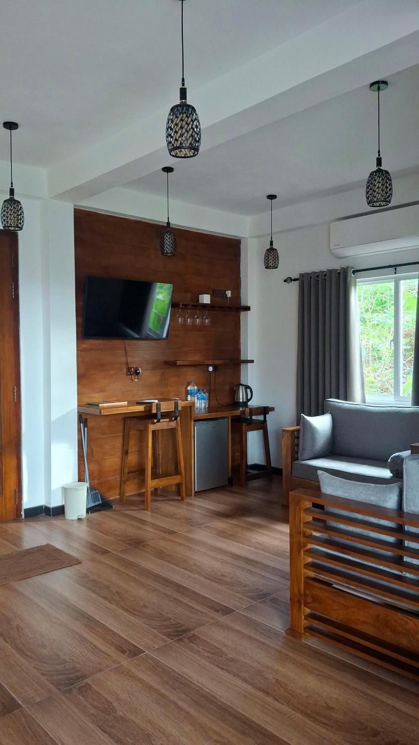 TV and multimedia, Coffee/tea facilities, Kitchen or kitchenette, Seating area, minibar