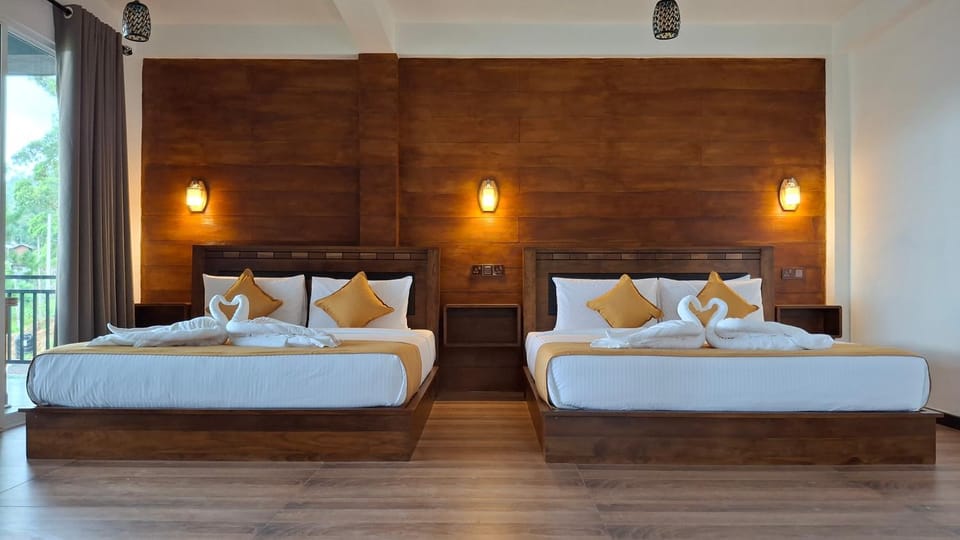 Bed, Bedroom, towels