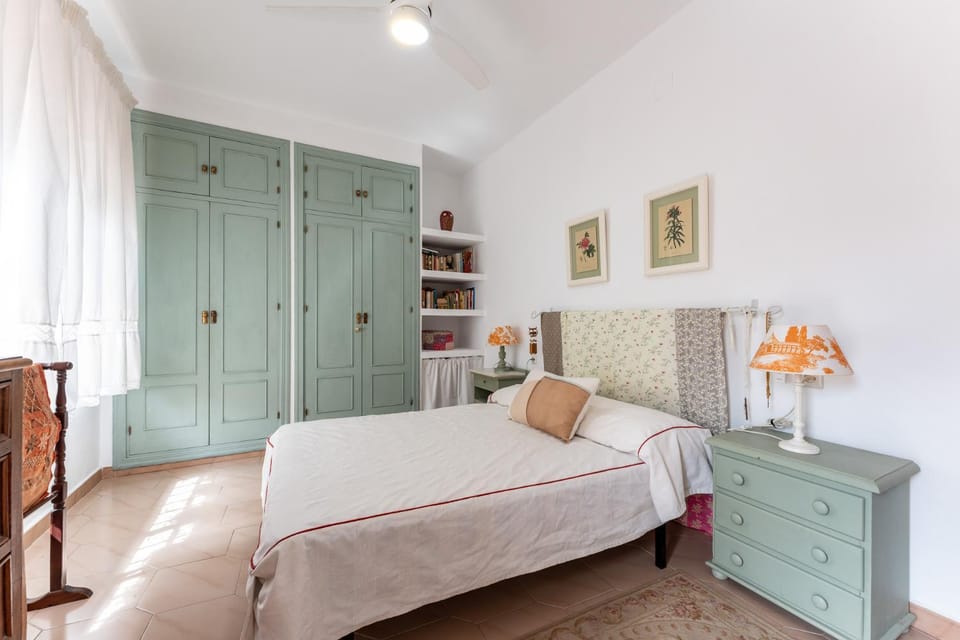 Bed, Photo of the whole room, Bedroom, wardrobe