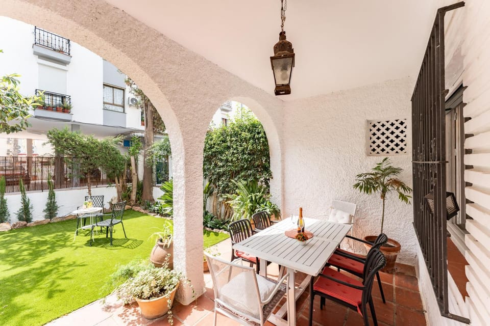 Property building, Patio, Spring, Day, Garden, Balcony/Terrace, Balcony/Terrace, Dining area, Garden view