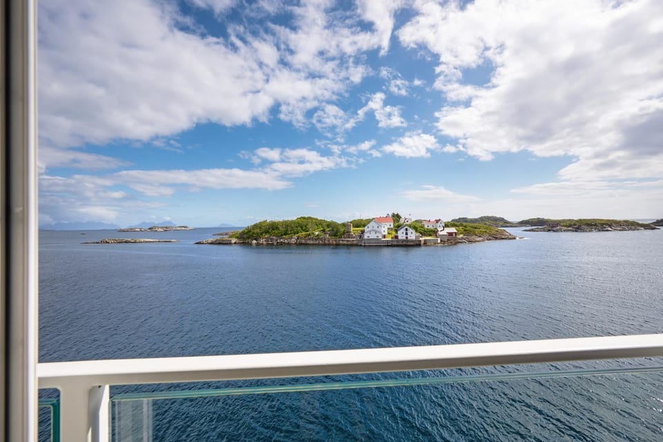Mountain view, Sea view