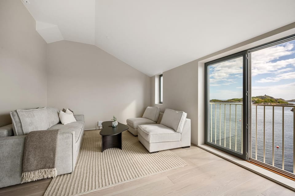 View (from property/room), Balcony/Terrace, Living room, Seating area