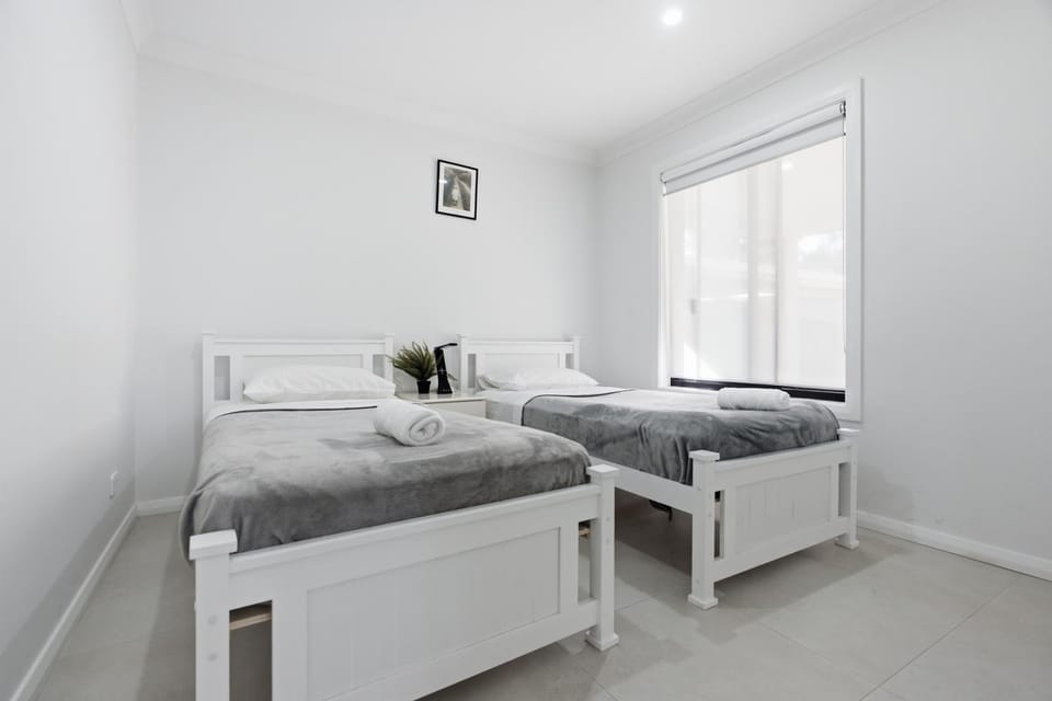 Newly build 3 bedroom home to stay in Sydney House in Sydney