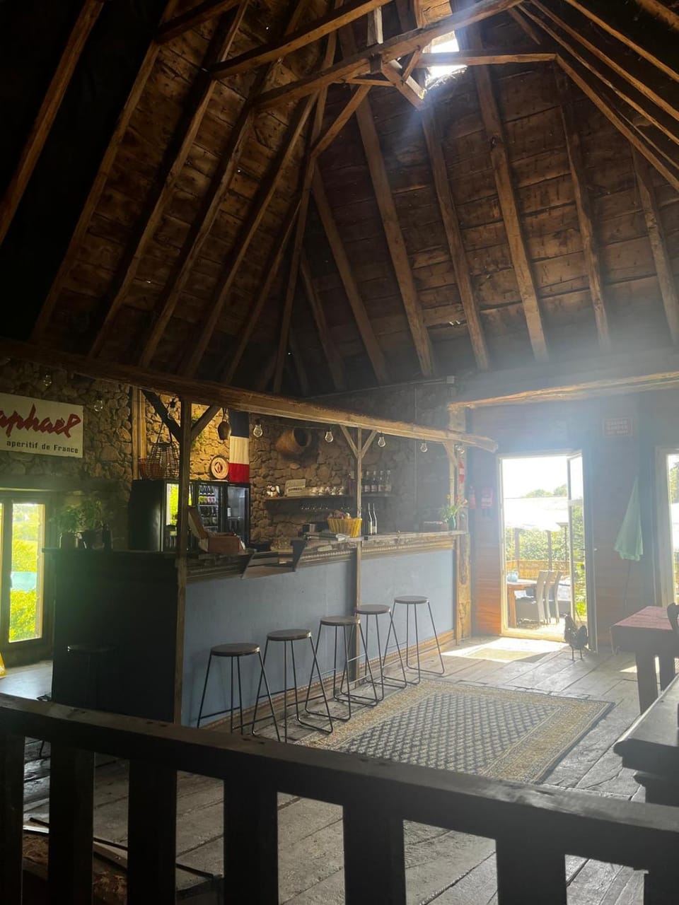 Restaurant/places to eat, Lounge or bar