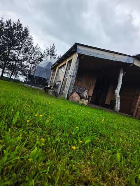 Kupolinis namelis Miško Pašvaistėje Nature lodge in Kaliningrad Oblast, Russia