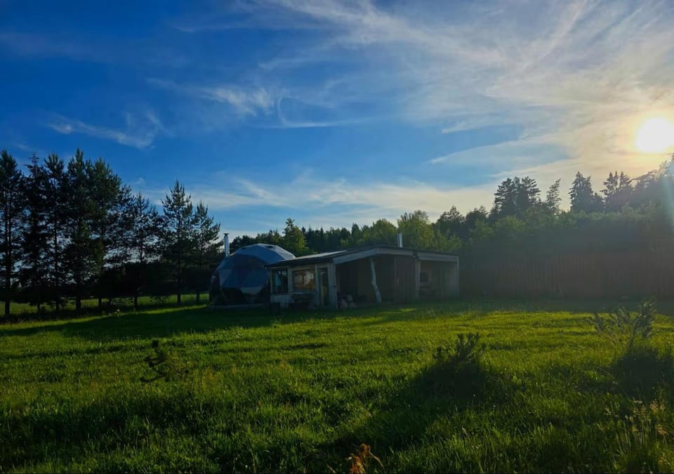 Kupolinis namelis Miško Pašvaistėje Nature lodge in Kaliningrad Oblast, Russia