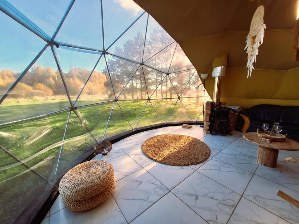 Kupolinis namelis Miško Pašvaistėje Glamping Nature lodge in Kaliningrad Oblast, Russia