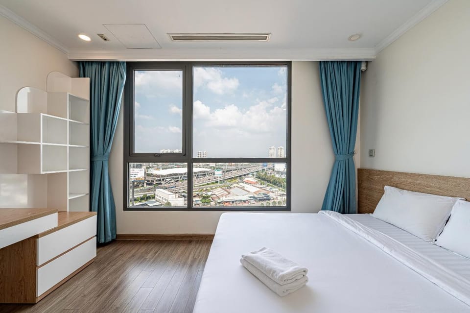Bedroom, City view