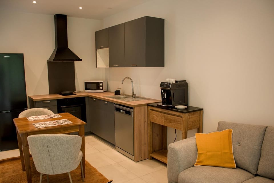 Dining area, kitchen