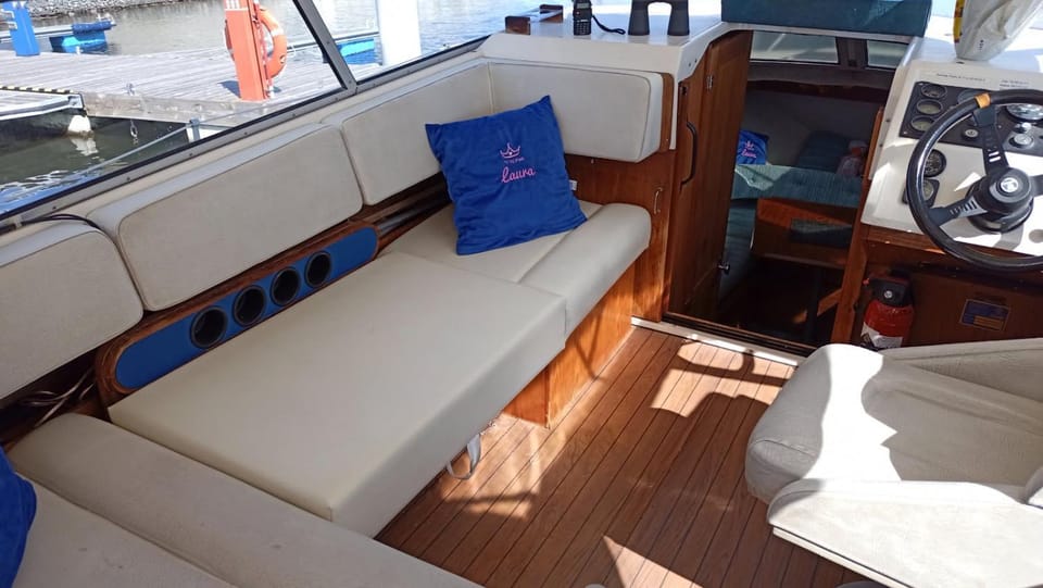 Nocleg na jachcie Princess Laura w Świnoujściu Gratis dwa rowery rejs po morzu jako opcja Docked boat in Swinoujscie