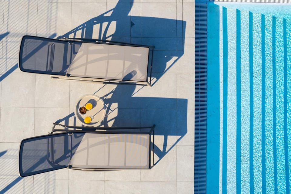 Pool view, Swimming pool, sunbed