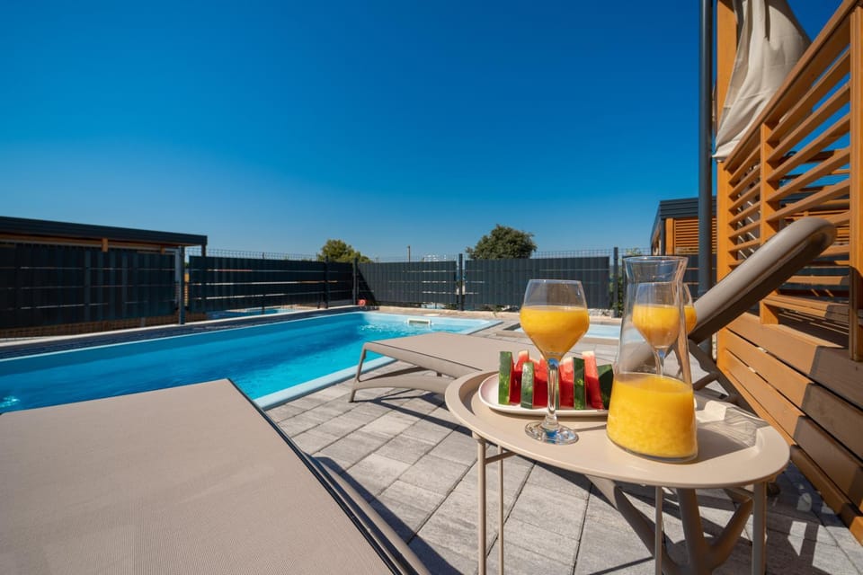 Patio, Day, View (from property/room), Balcony/Terrace, Food and drinks, Food, Pool view, Swimming pool, Drinks, sunbed