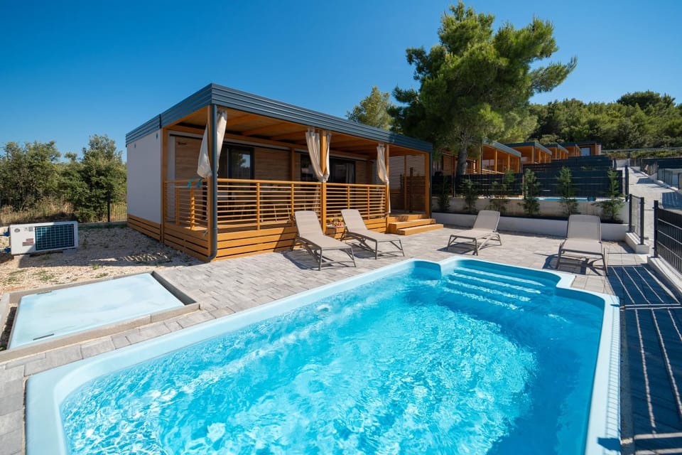 Property building, Patio, Day, Natural landscape, Pool view, Swimming pool, sunbed
