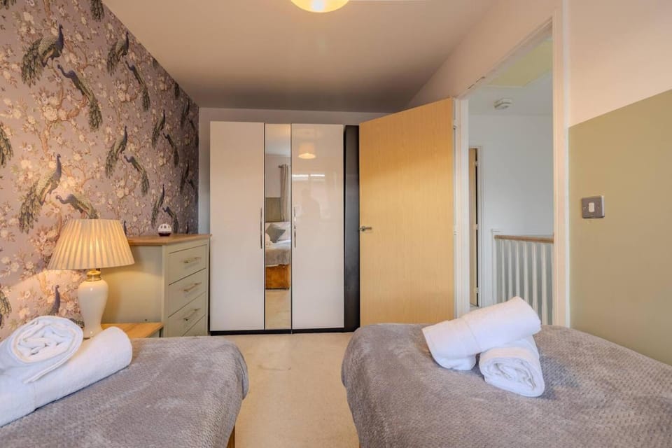 Bedroom, wardrobe