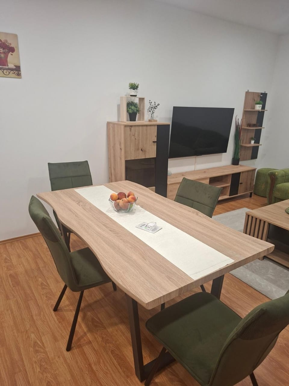 TV and multimedia, Living room, Dining area