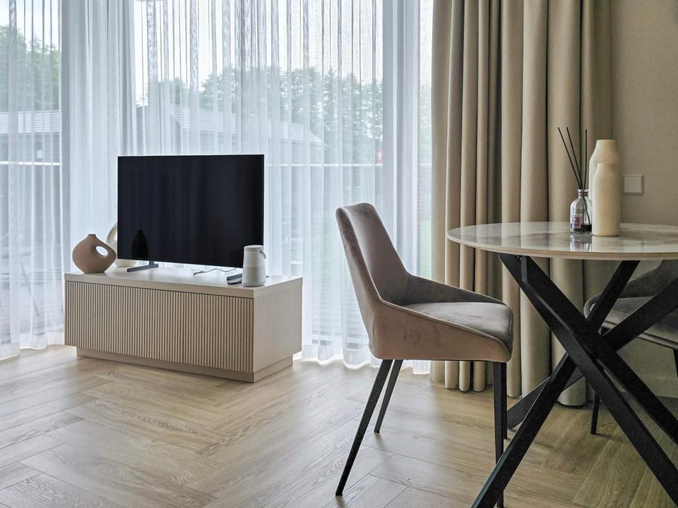 Communal lounge/ TV room, TV and multimedia, Dining area, Evening entertainment