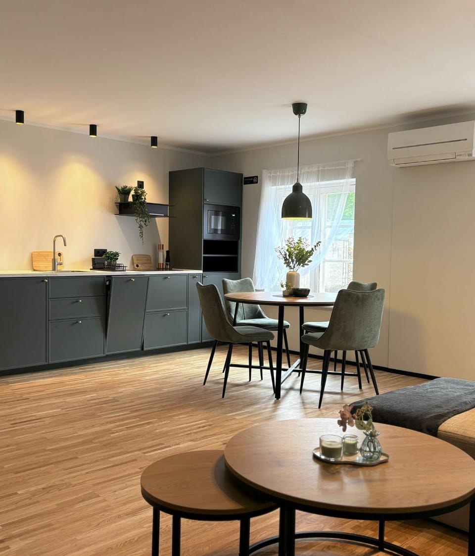 Kitchen or kitchenette, Living room, Seating area, minibar