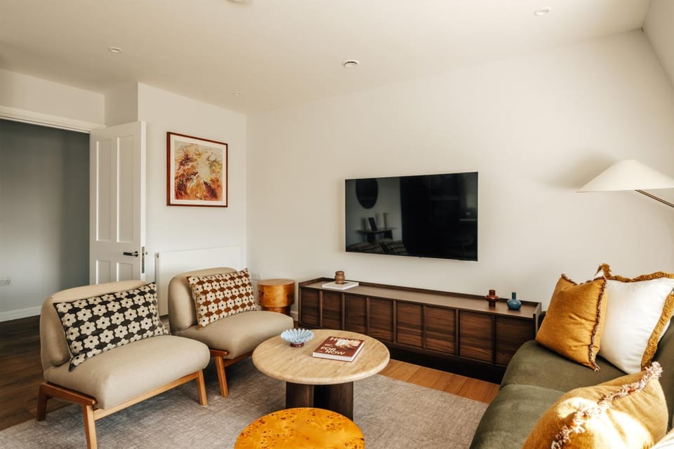 TV and multimedia, Living room, Seating area