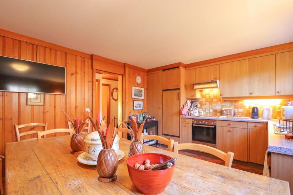 Dining area, kitchen