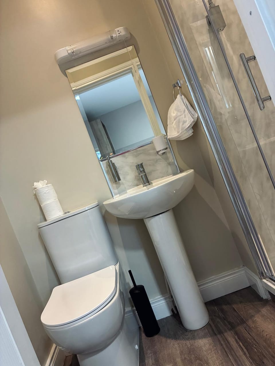 Shower, Toilet, Bathroom, towels
