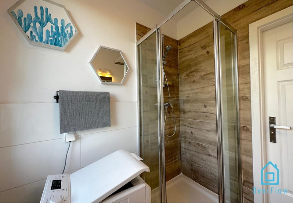 Big Ben Room - Peaceful Retreat, 10 Minutes to Gdańsk Old Town & Seaside Vacation rental in Gdansk