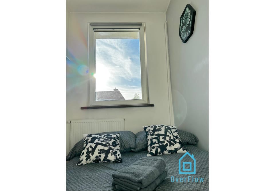 Big Ben Room - Peaceful Retreat, 10 Minutes to Gdańsk Old Town & Seaside Vacation rental in Gdansk