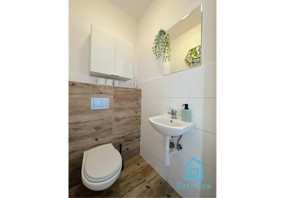 Big Ben Room - Peaceful Retreat, 10 Minutes to Gdańsk Old Town & Seaside Vacation rental in Gdansk