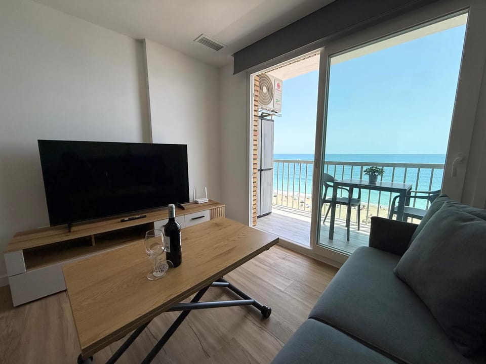 TV and multimedia, View (from property/room), Balcony/Terrace, Living room, Sea view