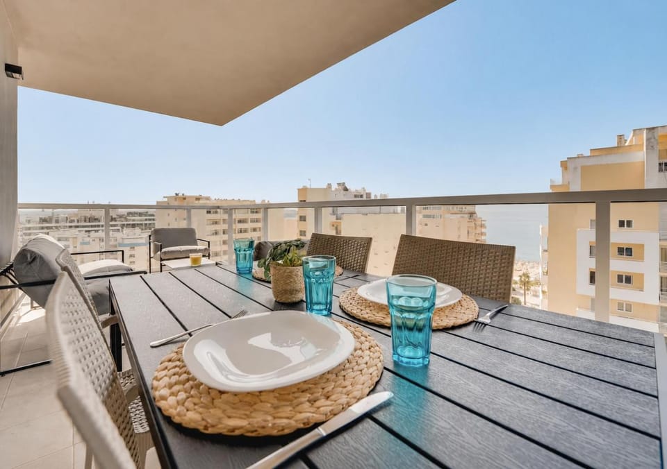 Day, View (from property/room), Balcony/Terrace, Dining area, City view