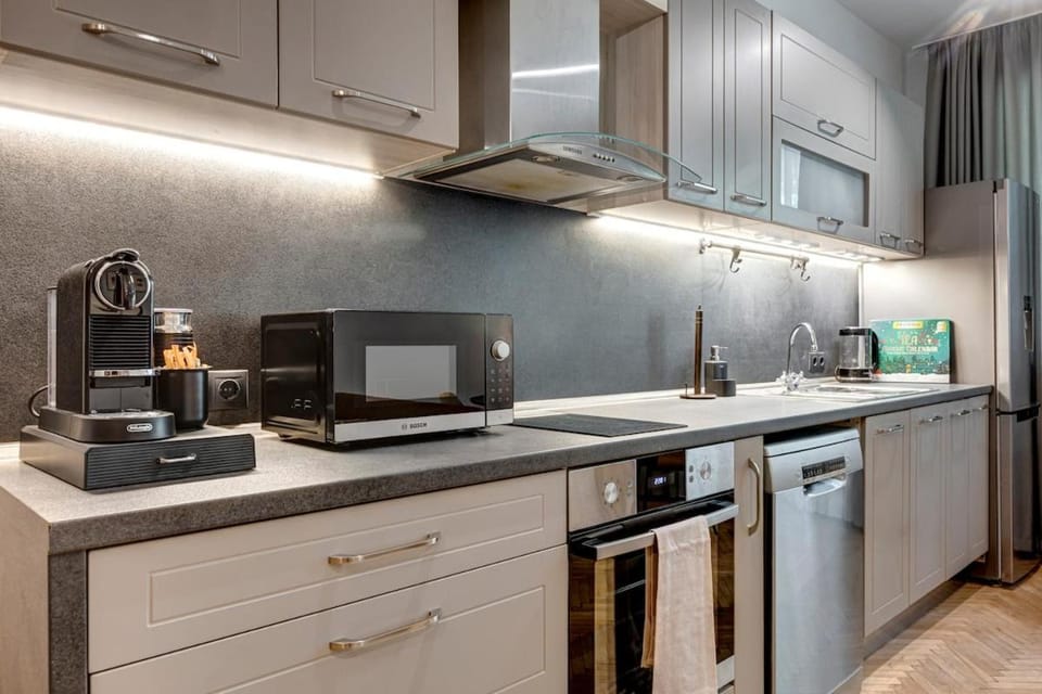 Coffee/tea facilities, Kitchen or kitchenette, dishwasher, microwave, oven