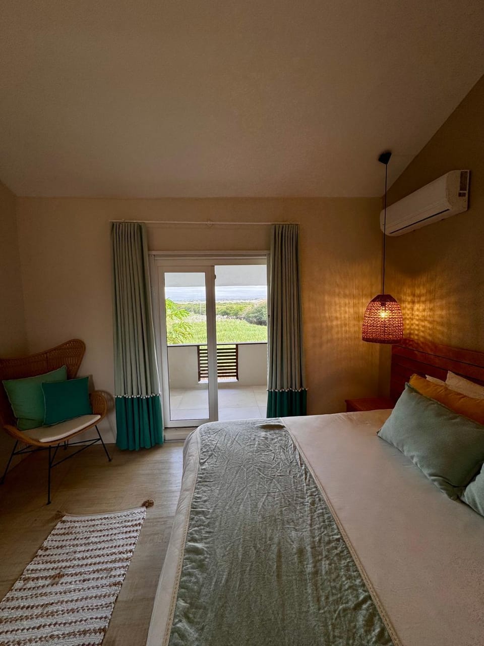 Bed, Bedroom, air conditioner