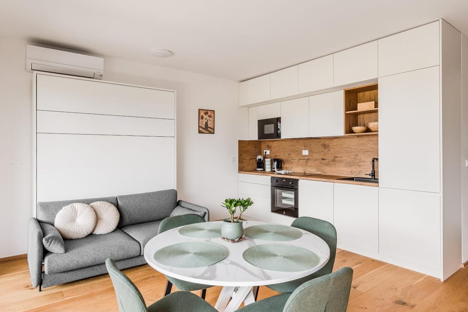 Dining area, kitchen