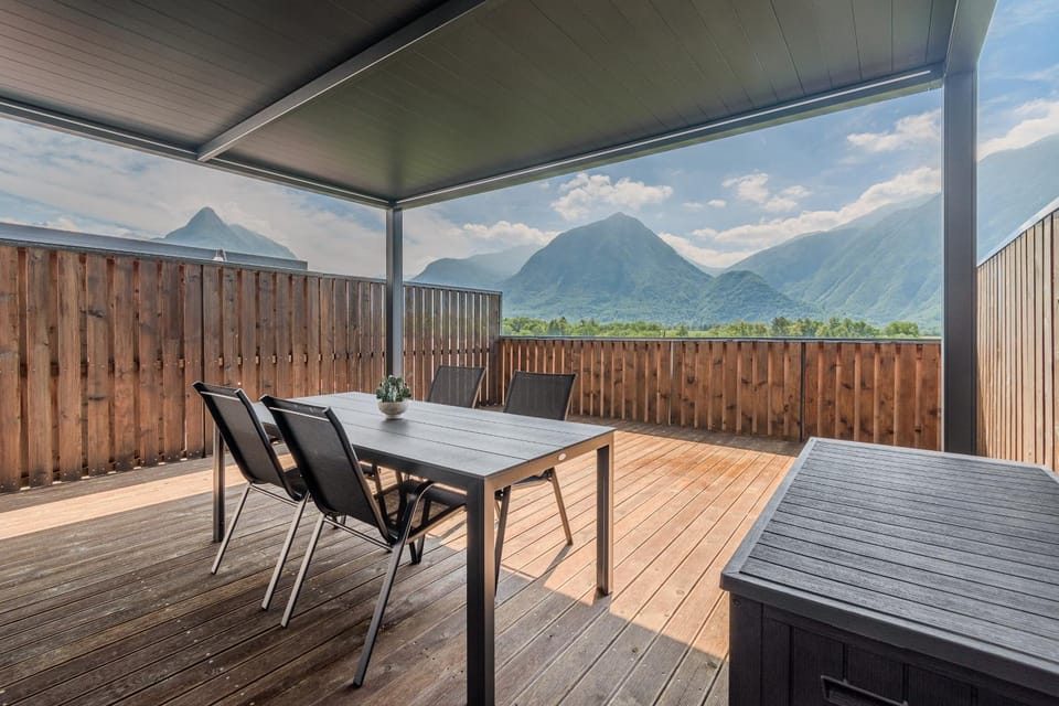 Patio, Mountain view